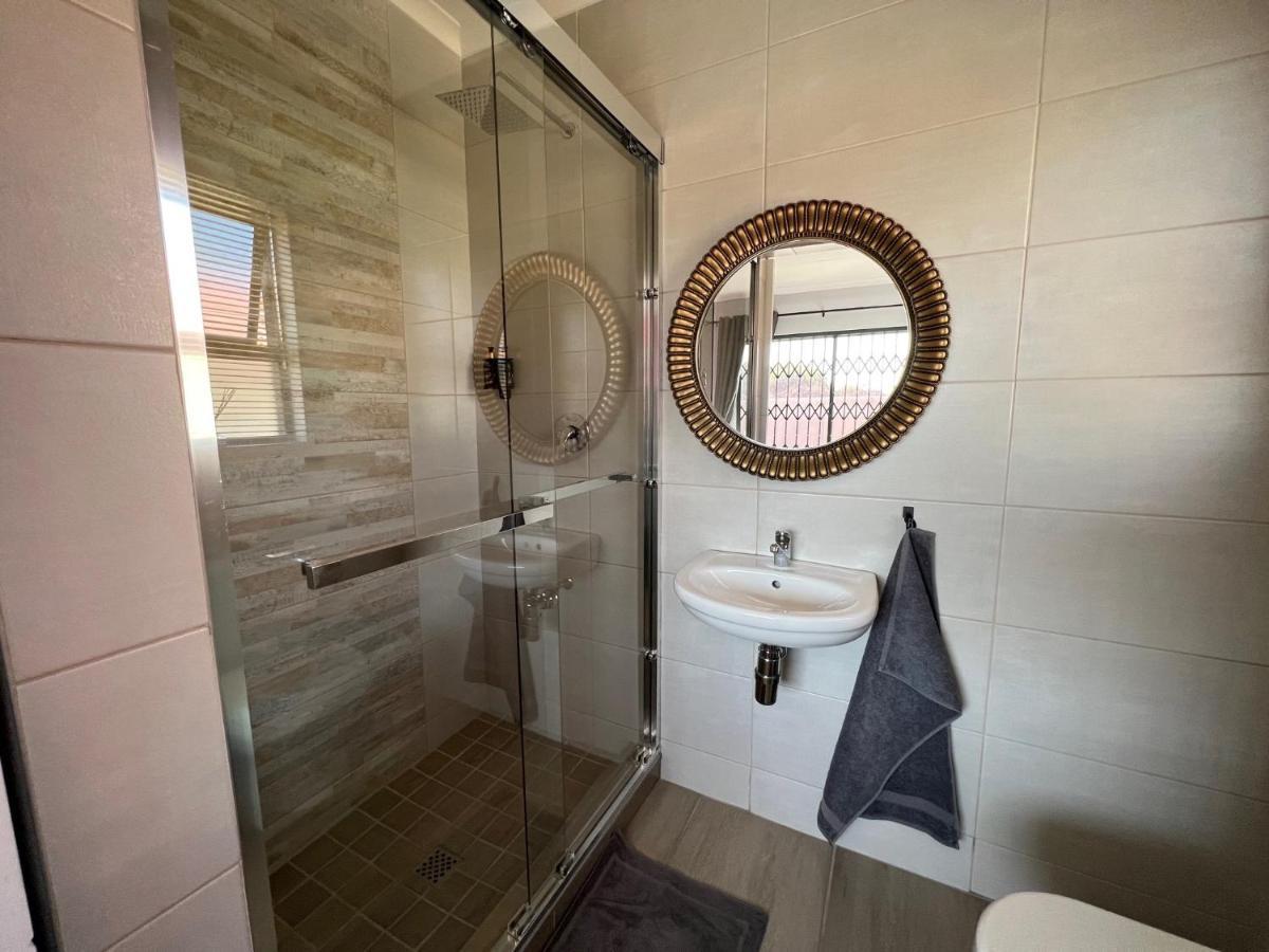 Mogwase Elephant House, 2 Bedroom House, Next To Pilanesberg And Sun City מראה חיצוני תמונה